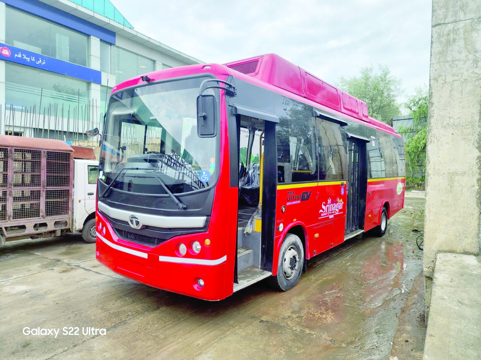 [Rising Kashmir]Govt to pay first installment of 200 e-buses operating in J&K