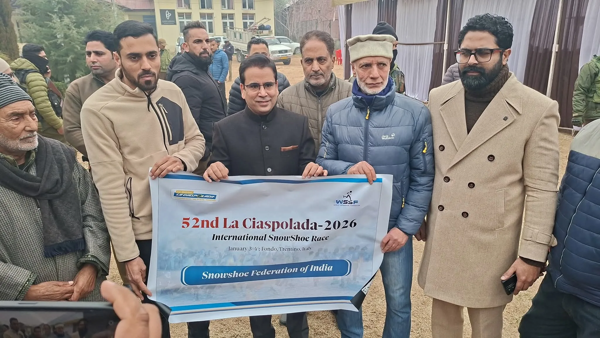 Tanvir Sadiq flags off Muzamil Hussain for Intl. Snowshoe Run in Italy