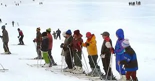 Tourism Dept Kashmir rolls out 14-day skiing course for 50 children