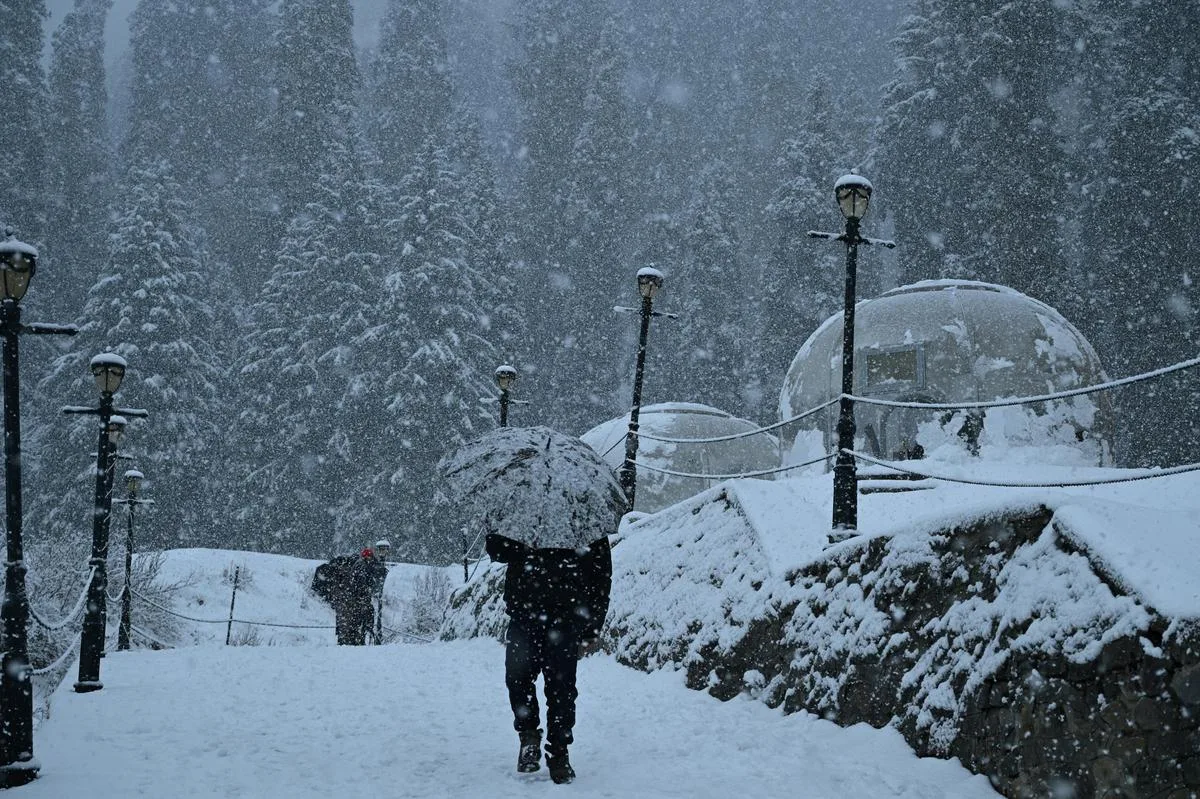 Kashmir breathes clean air as snow, wind sweep pollution