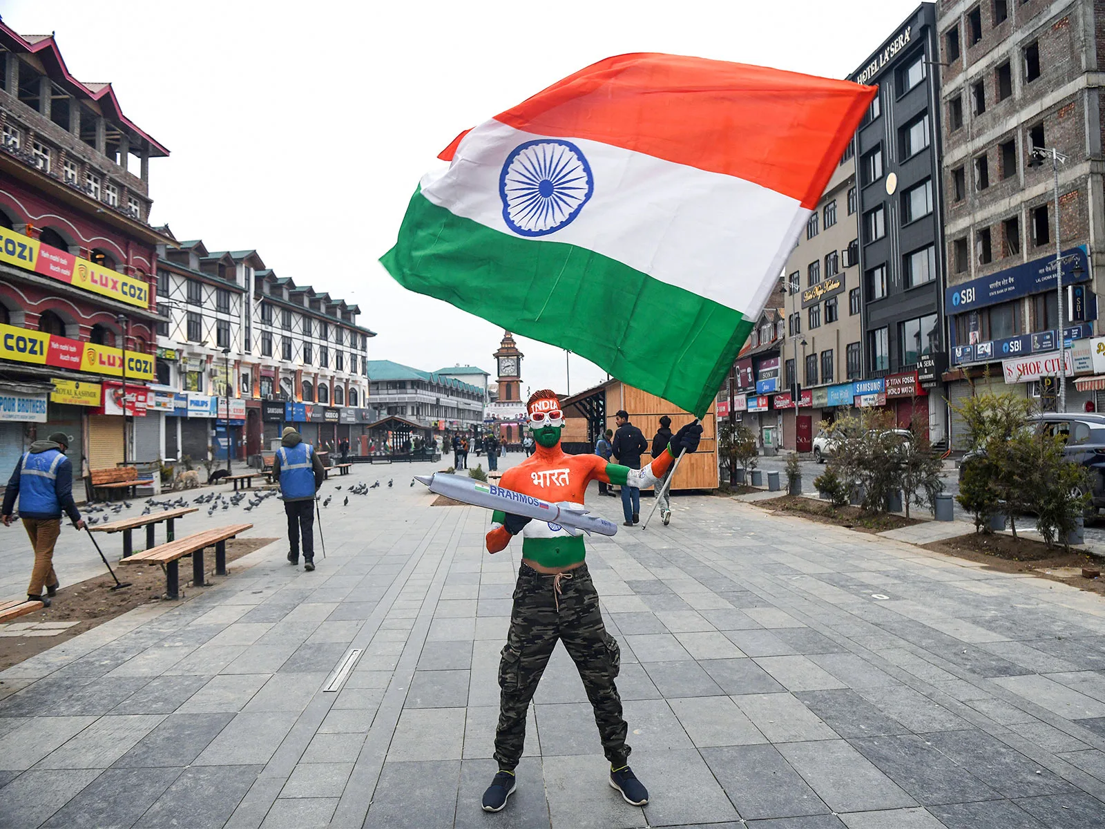 Tourist paints himself in Tricolour as he marks 77th Republic Day at Srinagar’s Lal Chowk