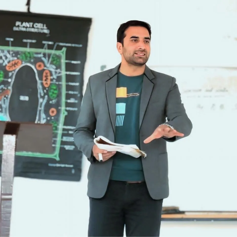 Pulwama educator is making mother tongue click online