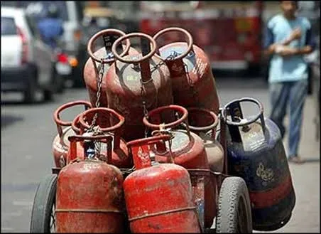 Commercial LPG cylinder costlier by Rs 111 from January 1, domestic prices unchanged