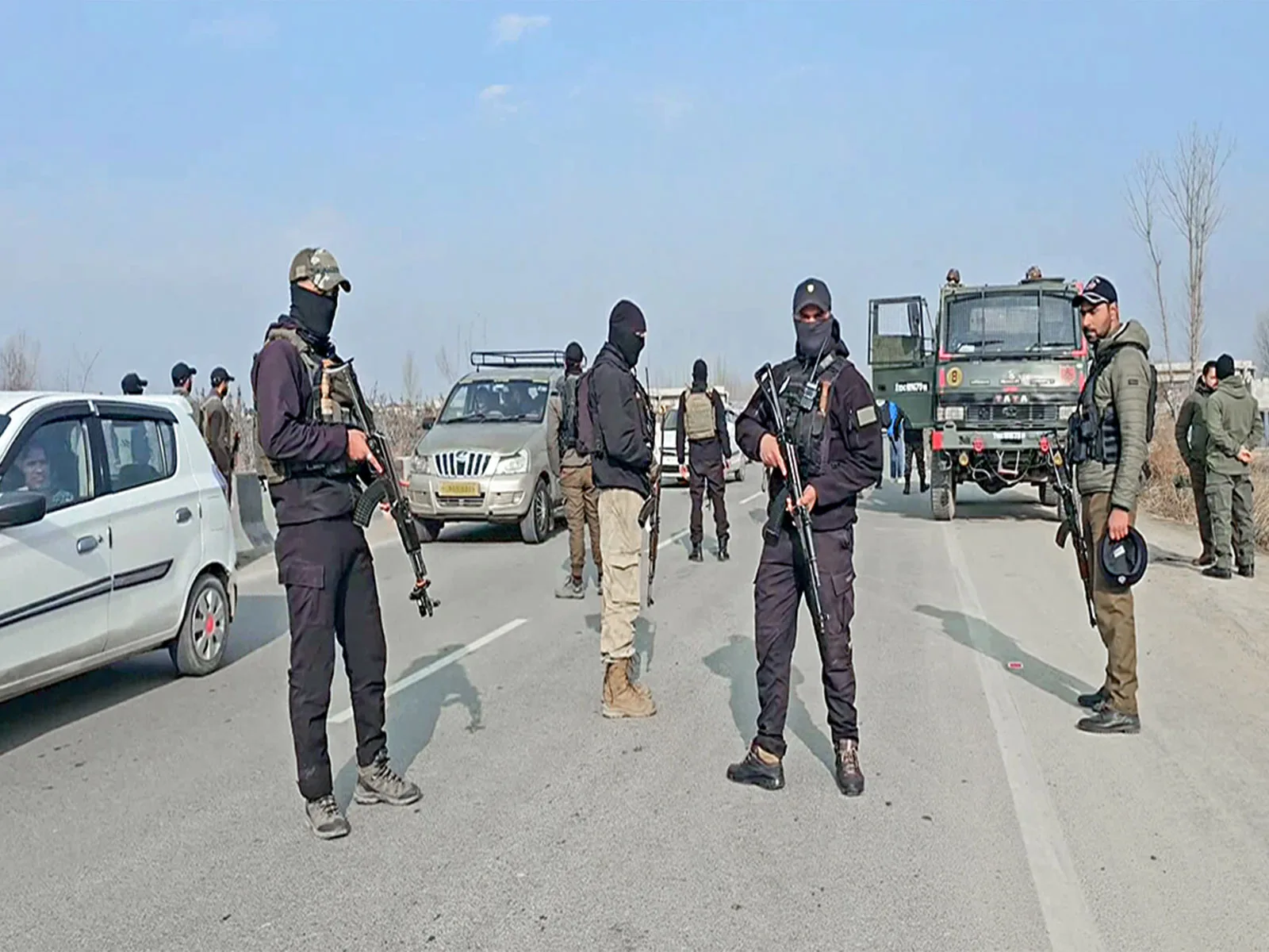 Two balloons with US, Pak currencies found near LoC in Akhnoor; probe underway