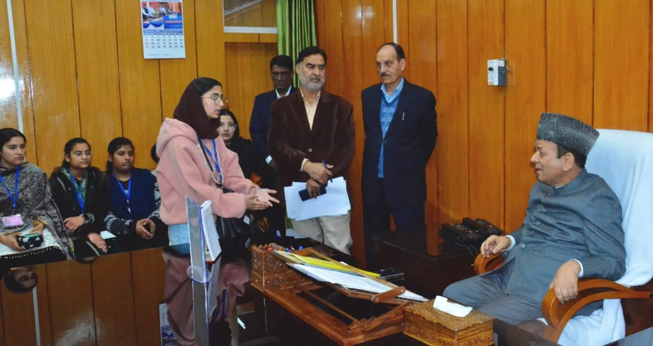 Students from Doda’s far-flung areas call on Speaker