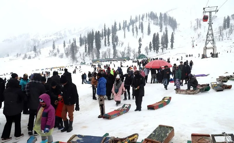 J&K logs 1.77 Cr tourist arrivals in 2025: Govt