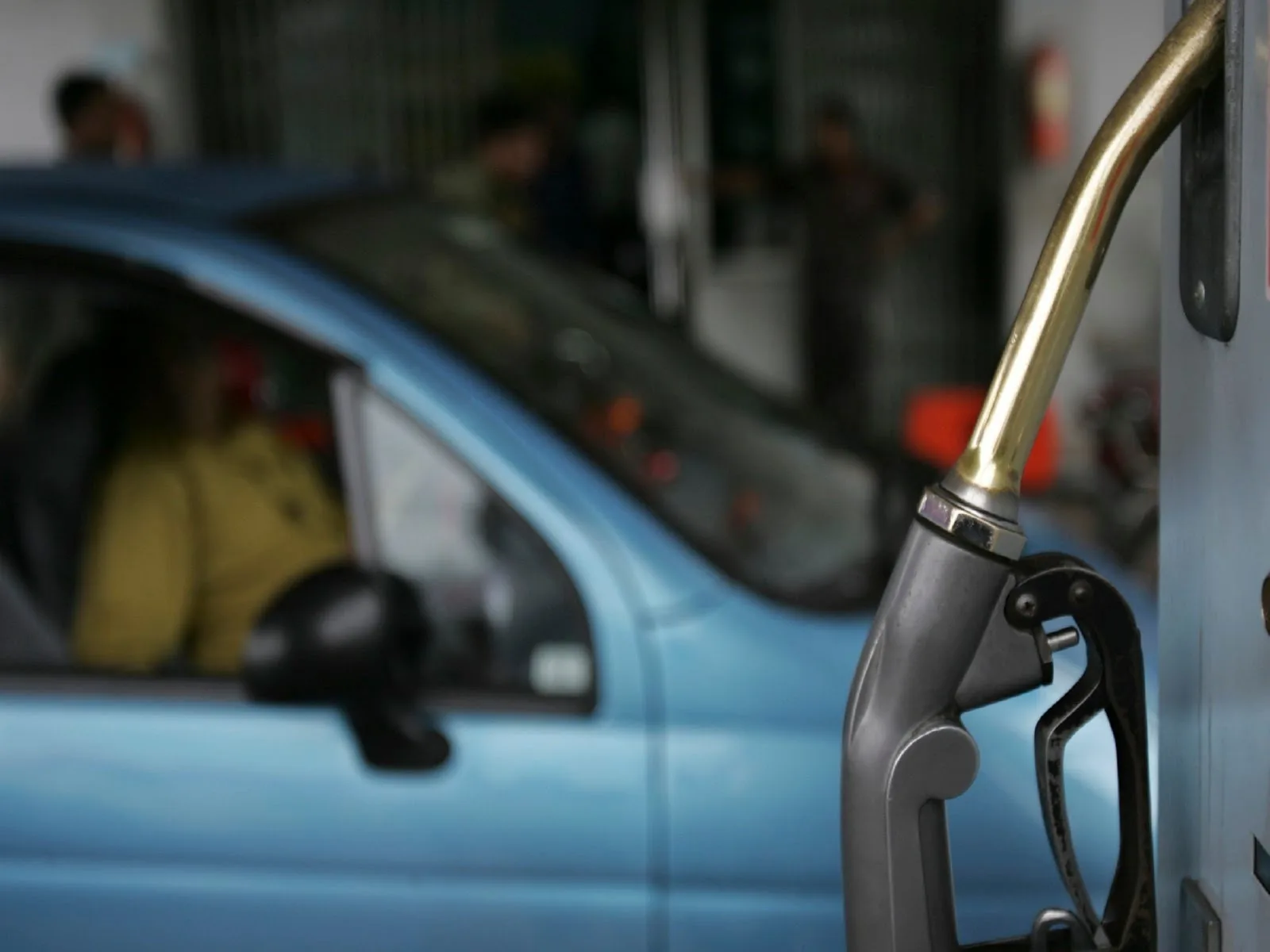 India provides emergency diesel supply to Bangladesh amid crisis